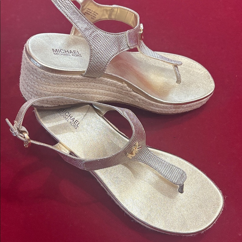 Michael Kors Metallic gold Sandals - Picture 6 of 10